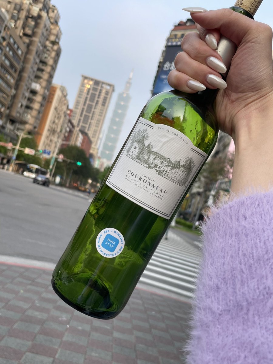 WineStopDTLA's tweet photo. #DrinkBetter
Greetings from #Taipei! 💜

#WineStop Wine Collections (https://t.co/HUSJHaoYz3) are appreciated anywhere in the world bc we select our wines based on quality, authenticity &amp; value. This Demeter certified biodynamic #Bordeaux Blanc is free of flaws &amp; faults. #NoFunk https://t.co/HHgPN00tb9