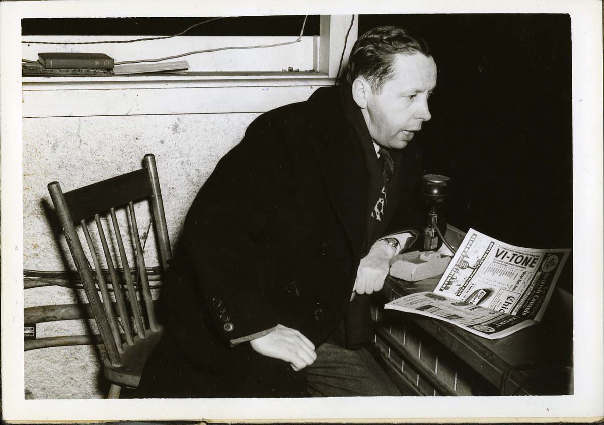 #OnThisDay in 1923, Foster Hewitt broadcasted the first ever ice hockey game live via radio! The history-making match at Mutual Street Arena was between Parkdale and Kitchener. Foster Hewitt was awarded the @OrderofSport and inducted into Canada’s Sports Hall of Fame in 1975.