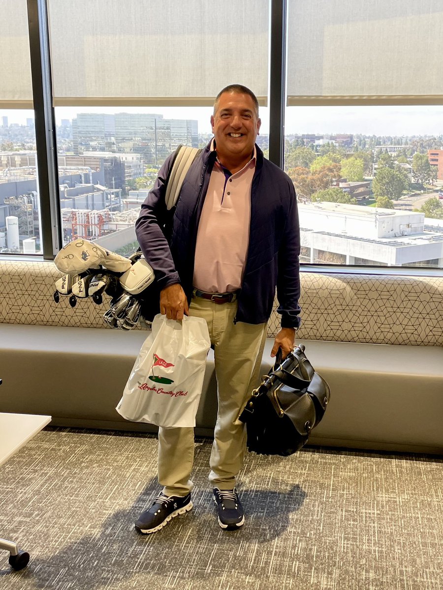 When world’s collide! Nothing like showing up for a meeting in #losangeles ready for #golf with the client afterwards…..only at @alvarezmarsal where #fun is a core value and where A&M is M&A!! Photo credit - @TaraBilby