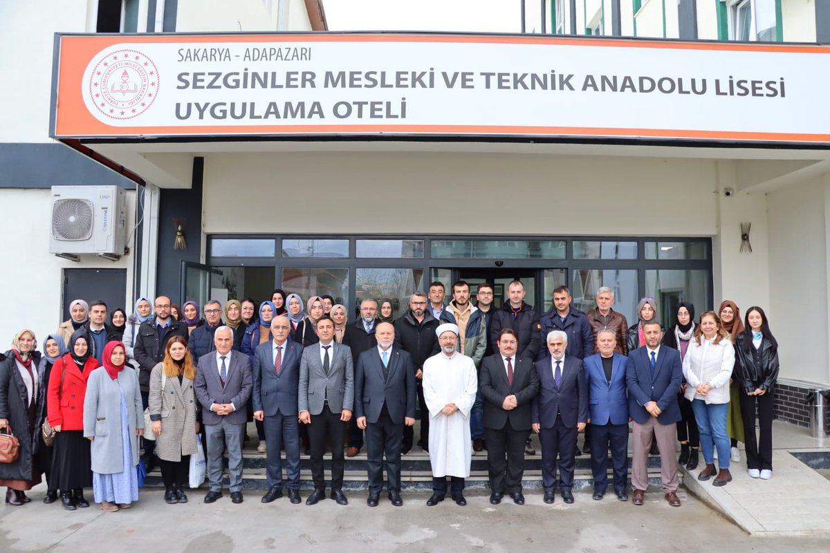 sakaryamem's tweet photo. Bakanlığımız öncülüğünde başlatılan Sakarya Öğretmen Akademileri kapsamında açılan “Türk İslam Düşüncesi ve Bilimi Akademisi”nin ilk dersi @diyanetbasin Başkanımız Sayın @DIBAliErbas'ın teşrifleriyle gerçekleştirildi.

@Yusuf__Tekin
@farukyelkenci
@tcmeb
@coskunbakirtas https://t.co/wv01W9LzbK