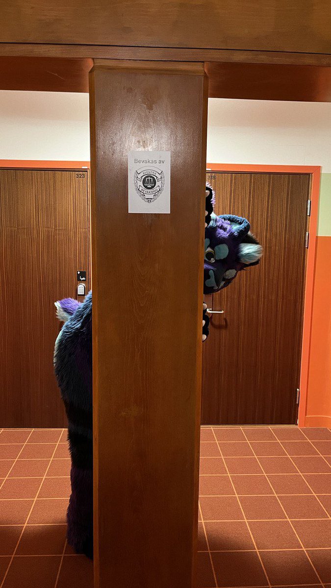 RiptideKitteh's tweet photo. I’m hiding this #FursuitFriday
You can’t see me
#thereIsNoCatInThisImage
📸: @SunsetYeen https://t.co/mm12VexpPK