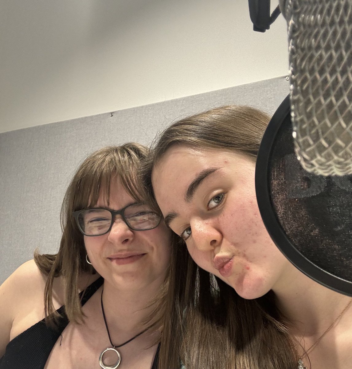 Abbie and I are back!!! With an American week on Moore student radio playing the best songs which remind us of the U.S.A 
<a href="/moore_radio/">Moore Student Radio</a> <a href="/abigailford28/">Abigail</a> #radio #partyintheusa 🇺🇸
Listen here - player.aiir.com/john-moores-un…
