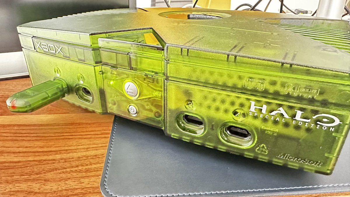 The @retrofightersco Xbox Hunter controller receiver colour is a perfect match!