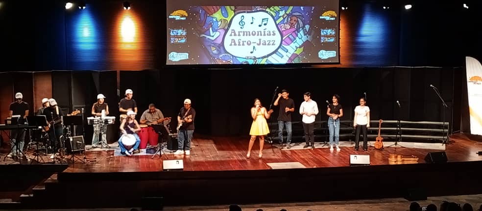 Ayer, nuestra Banda de Jazz en Concreto, nuestro Orfeón y el ensamble Afro Venezolano nos deleitaron con el Concierto Armonías Afro Jazz en el Paraninfo de la @unimet 🧡😎