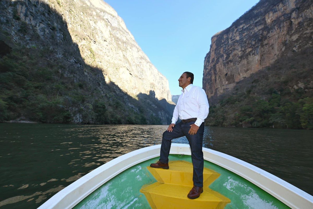 Hoy es #DíaMundialDelAgua y desde el majestuoso Cañón del Sumidero, quiero invitarlos a que tomemos conciencia de la importancia del cuidado de este vital líquido, así como convocarlos a unir nuestros esfuerzos para asegurar que, en Chiapas, se tenga la suficiente disponibilidad.