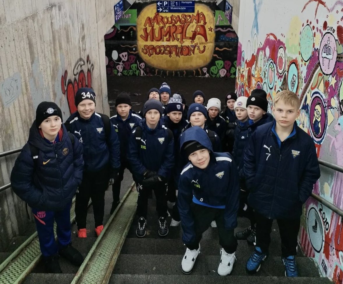 OLS P13 haki Huuhkajaliigasta pronssia!!!🔥🥉

Täten pojat lunastivat itselleen paikan kansainväliseen turnaukseen sijoittautumalla kolmen parhaan joukkoon. 

Jälleen kerran hieno turnaus takana ja kokemuksen rikkaampana takaisin kotiin. 👏

Hienoa kundit! 💪

#olsfutis