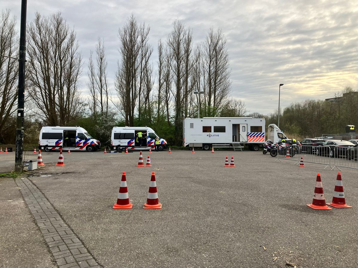 Gisteren was er een succesvolle actie met de verschillende veiligheidspartners uit de regio. Mooi om te zien hoe we met elkaar Vlaardingen weer een stukje veiliger maken: ap.lc/SILZK
