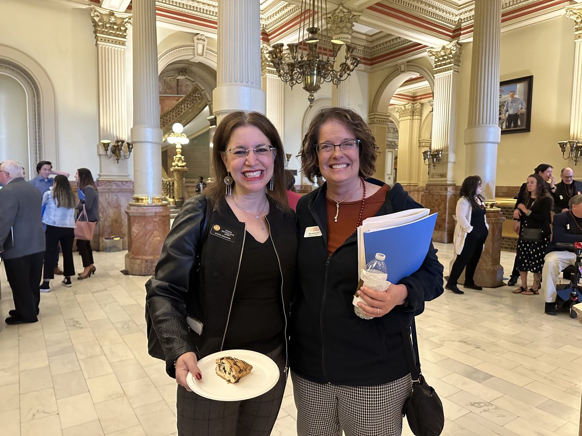 Thank you ⁦<a href="/dafna_m/">DafnaMichaelsonJenet</a>⁩ for meeting with constituents during Chronic Disease Awareness Day! #ChronicDiseaseCO #coleg #cohealth