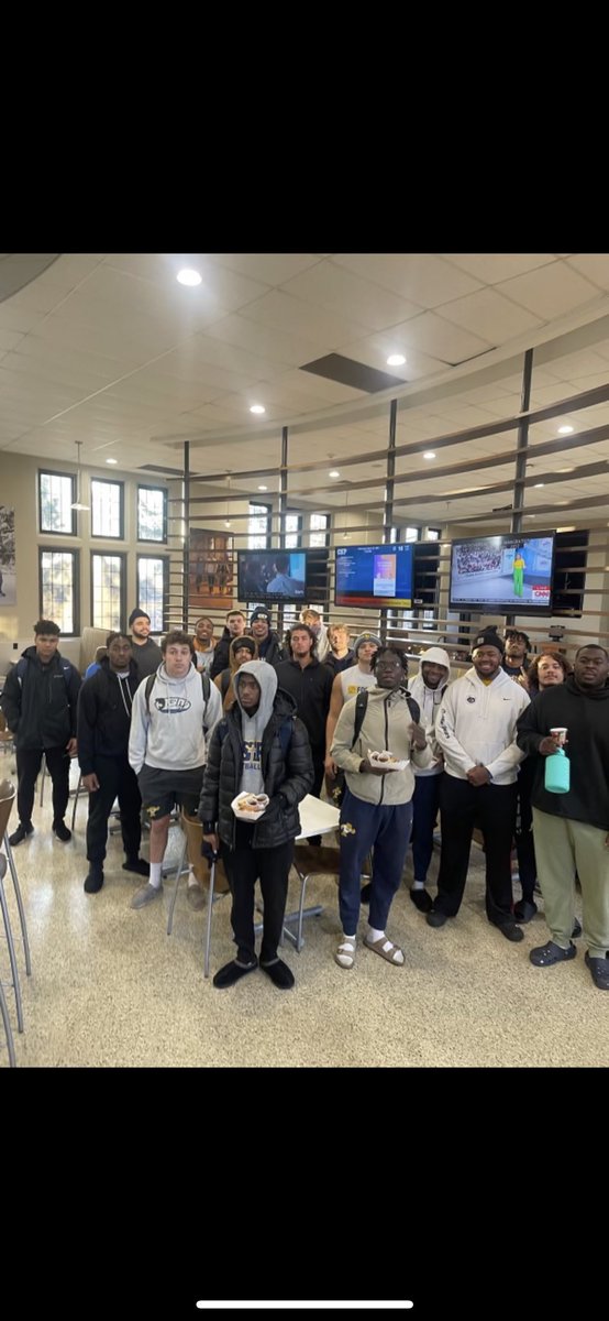Cyrus McClure (@_cyfy_) on Twitter photo Post workout recovery breakfast is a always a good time with the guys. 1% better. <a href="/CSPBearsFB/">CSP Golden Bears Football</a> <a href="/CoachCurrierCSP/">Coach-ShannonCurrier</a> <a href="/_Coach_Stern_/">Craig Stern</a> Post workout recovery breakfast is a always a good time with the guys. 1% better. <a href="/CSPBearsFB/">CSP Golden Bears Football</a> <a href="/CoachCurrierCSP/">Coach-ShannonCurrier</a> <a href="/_Coach_Stern_/">Craig Stern</a>