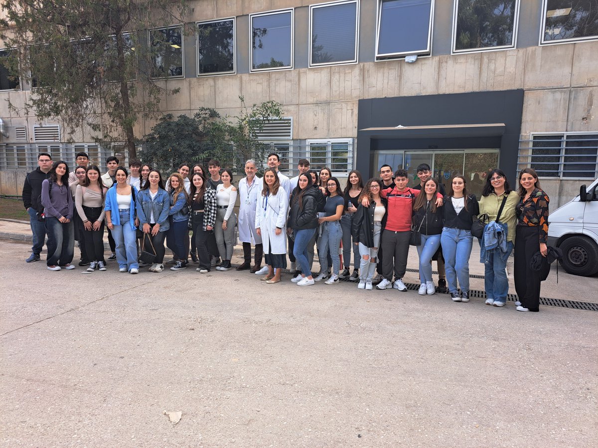 IMAragon31's tweet photo. Fantástica experiencia para tod@s! Cuánto hemos disfrutado de poder enseñar a los alumn@s como se trabaja en un laboratorio de Anatomía Patológica. Gracias a los profesionales del Hospital  Materno-Infantil de Málaga por abrirnos las puertas!! @iesjarifa https://t.co/QT1Dn143gl