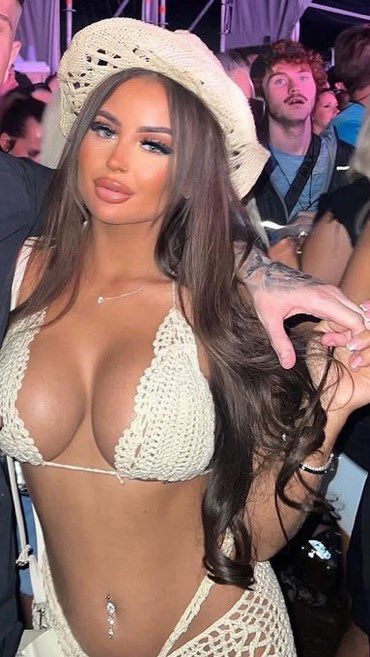 Bauer_Master's tweet photo. 👀(Got her nudes dm on snap or discord to trade)

👻(snap) chavtrade 
Add snap to trade chav nudes or cam

🔥I also got a private story check my story for more information 
#teen #nudes #wankchat #goon #edge #wank #chavgirls #gooner #wankbud #jerkbud https://t.co/kkOVpWMkZo