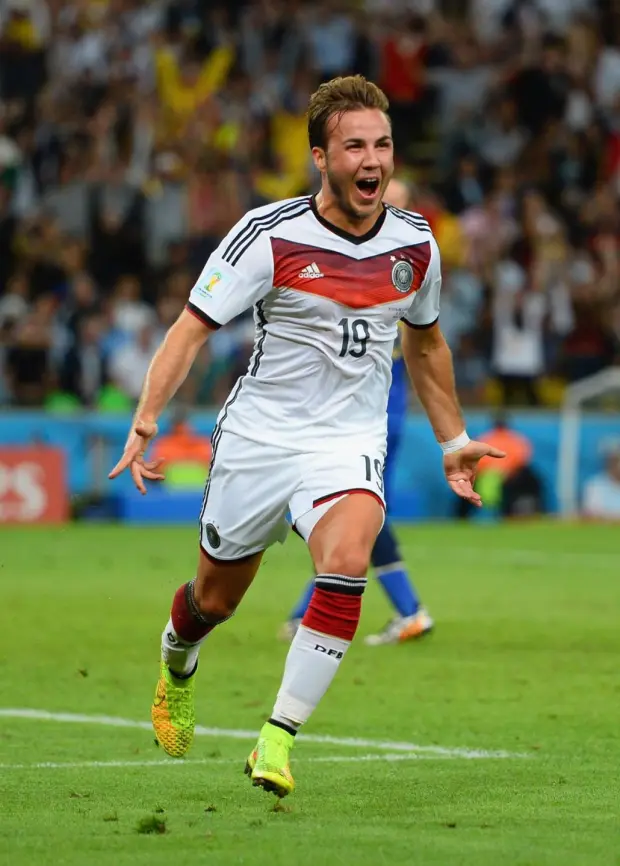 MorningBrew's tweet photo. A huge win for Nike is an even bigger loss for Adidas

Germany's national football team announced it's switching to Nike as its kit supplier in 2027

Adidas has been Germany's partner for over 70 years

Definitely the end of an iconic era https://t.co/tSsbtXbvuZ