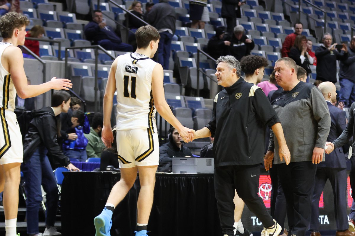 MastodonMBB's tweet photo. Congrats to @KampeOU and @OaklandMBB on the win last night. Way to represent the @HorizonLeague.

We're proud to be the national leader in forcing Jack Gohlke two-point attempts this season.

Three of his eight two-point attempts this year came against the 'Dons.  

#HLMBB https://t.co/gpRsCRIKoz