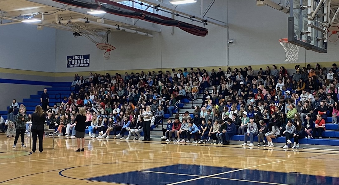 ThompsonD303's tweet photo. TMS welcomed Mayor Vitek and Kane County State's Attorney Jamie Mosser today in support of 7th Grade Social Studies' current study of the Executive &amp; Judicial Branches of Gov't. They answered questions, shared how young people can get involved in gov't, and their responsibilities https://t.co/2YBMg3tTsK