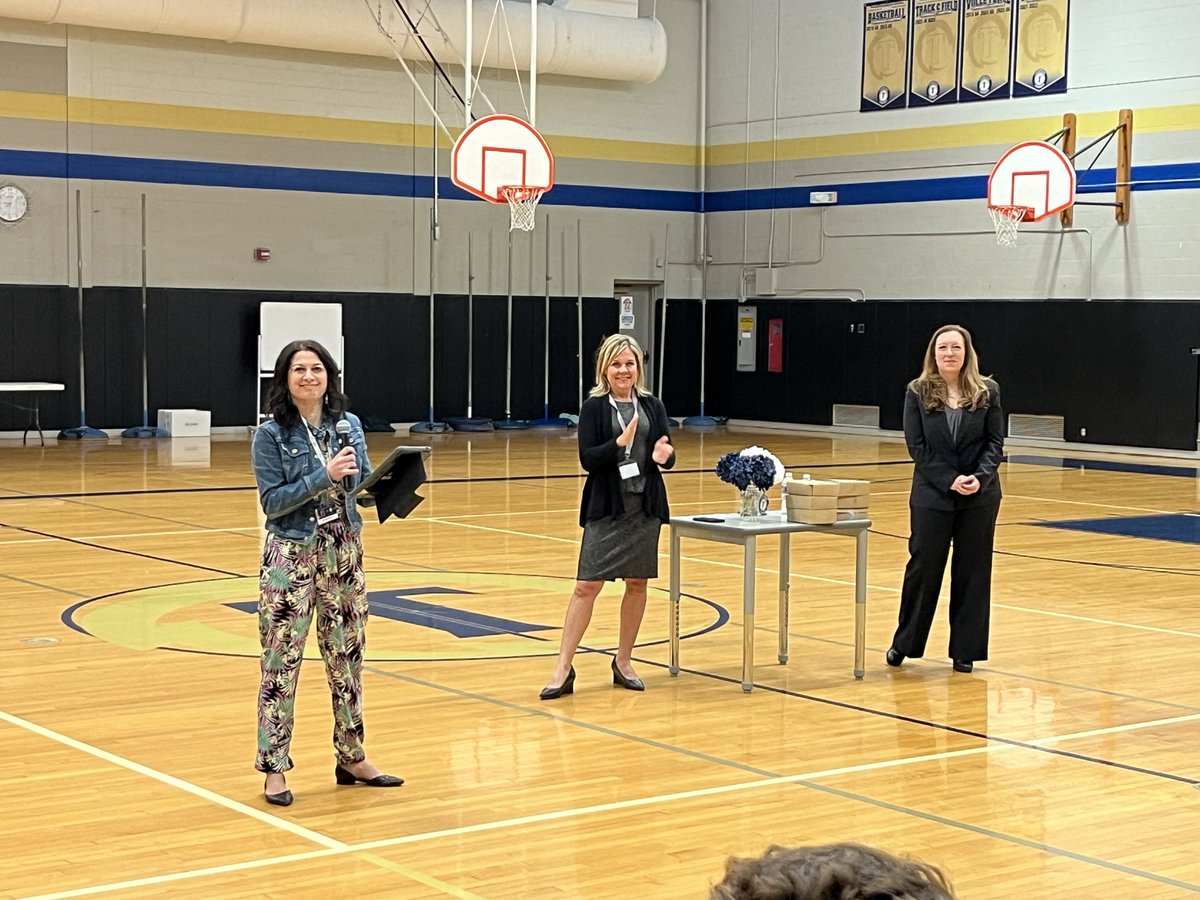 ThompsonD303's tweet photo. TMS welcomed Mayor Vitek and Kane County State's Attorney Jamie Mosser today in support of 7th Grade Social Studies' current study of the Executive &amp; Judicial Branches of Gov't. They answered questions, shared how young people can get involved in gov't, and their responsibilities https://t.co/2YBMg3tTsK
