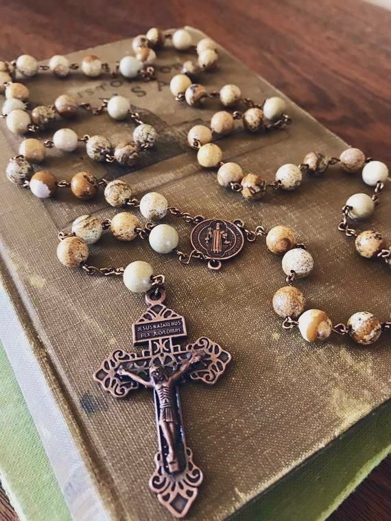 PrayTheRosary's tweet photo. Pray the Rosary everyday https://t.co/gaEUezYLnp