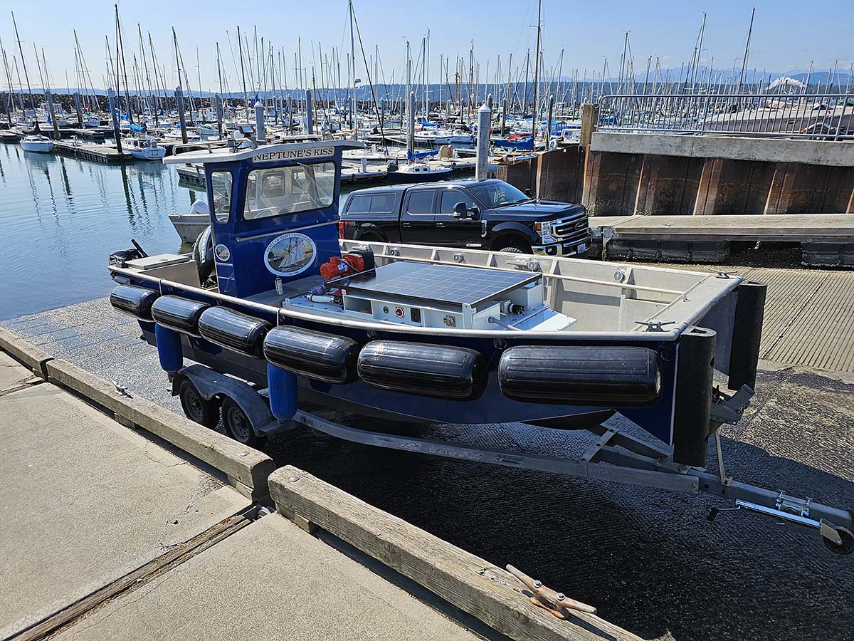 As the marine industry continues its focus on energy storage and electric propulsion, the Northwest School of Wooden Boatbuilding has built solar powered pumpout boat. The Clean Bay will conduct work in the Port of Port Townsend. marinadockage.com/solar-powered-… #MarinaDockAge #MDA #CVA