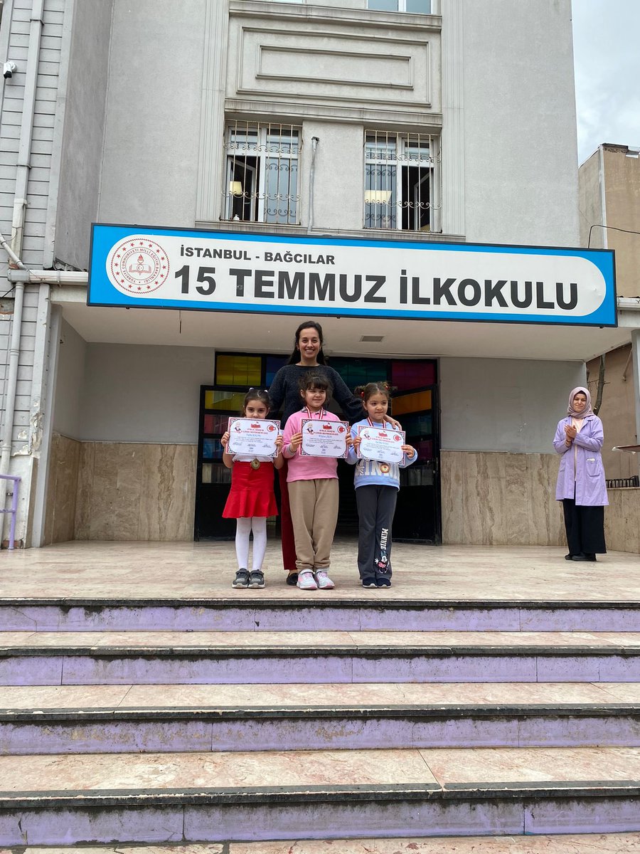 15Temmuzio's tweet photo. Okulumuzda düzenlenen İstiklal Marşımızı Ezbere En Güzel Okuma Yarışması' nda dereceye giren öğrencilerimize ödülleri 12 Mart İstiklal Marşımızın Kabulü ve Mehmet Akif Ersoy'u Anma günü töreninde verildi.
@istanbulilmem @BagcilarMem @19_mstfylmz https://t.co/v2vrhZz5MW