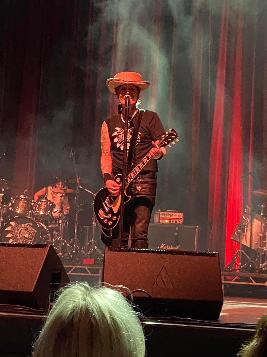 Abisson's tweet photo. @adamaofficial  Thank you for an Amazing performance last night in St. Louis! https://t.co/tkqIigmmDJ