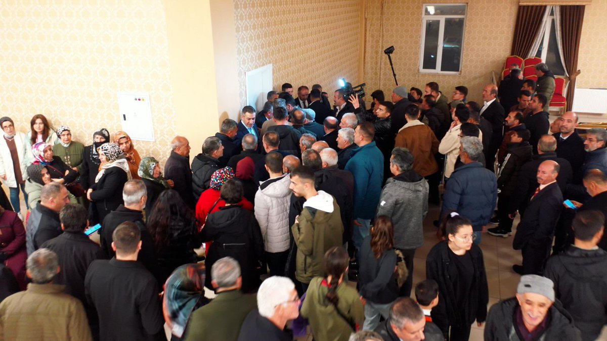 📍Baskil

Umut, heyecan, sevgi, sadakat, samimiyet, inanmışlık hepsi bu salonda..

Desteğine, ilgine teşekkürler Baskil..