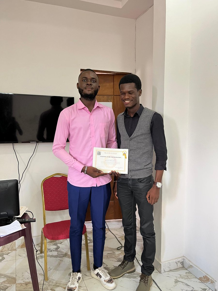 gedeon_mombenga's tweet photo. #FormationEnArtOratoire: Du 04 au 15 mars dernier, à travers @oratorschool243 ns avons formé les jeunes en #art_oratoire (prise de parole en public), étant l'un de formateur,je me réjouis à chaque session de voir cment ils expérimentent Du combat au plaisir de parler en public. https://t.co/rfpoDSMijT