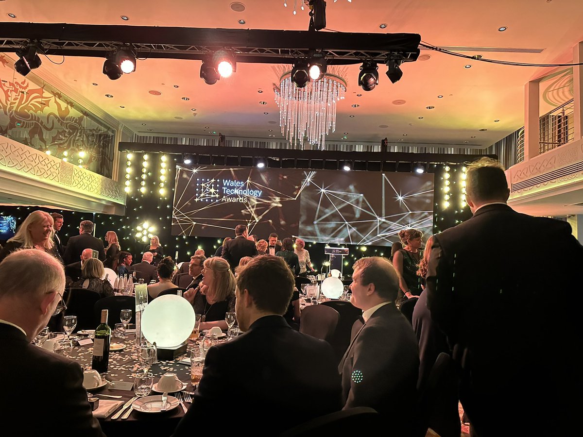 antonyxhill's tweet photo. Looks like a busy night at @tecnologyconnx  #vishay #semiconductors #newport #southwales https://t.co/RrGj9KxtFY