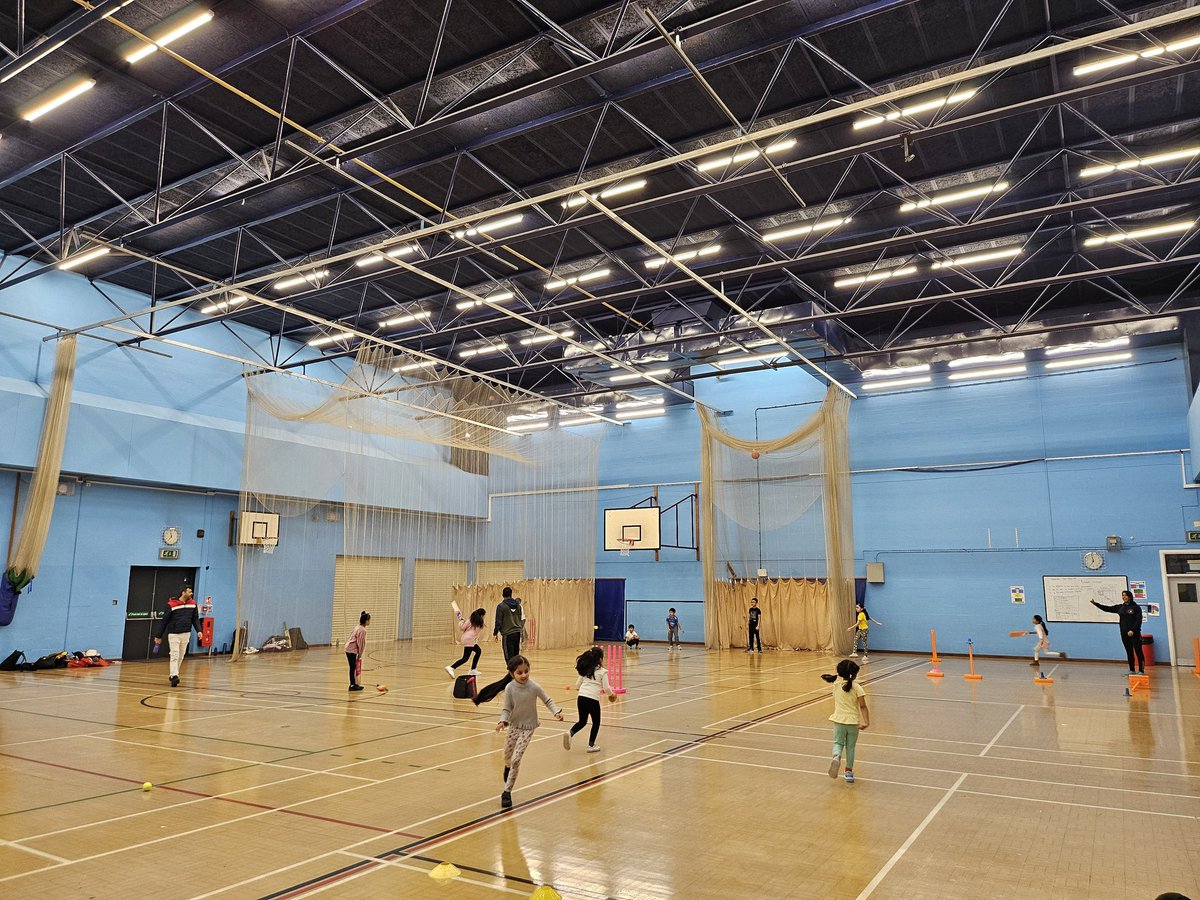 KatibNafeesa's tweet photo. Such a buzz tonight attending as a Community Talent Champion of @leicsccc observing mixed group of boys and girls for talent @BharatSportsCC #ramadancharge #femalecoach #thisgirlcan #ECB https://t.co/iAN4JiOHgq