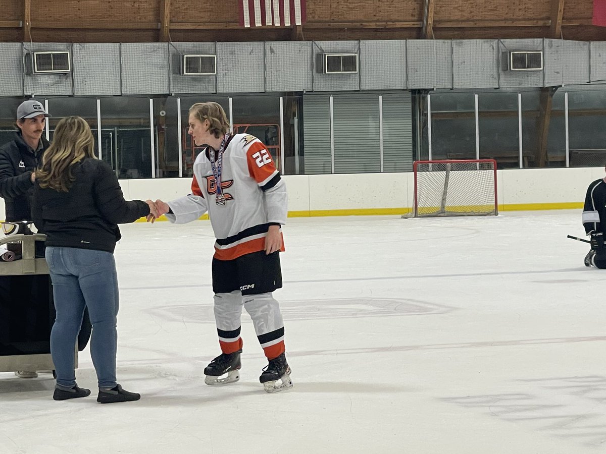 JonesTeamRE's tweet photo. My son Isaiah and his OCHC 16A teammates, representing SoCal youth hockey, are starting their championship run today in San Jose. @LAKings &amp; @AnaheimDucks fans, let’s cheer these boys on!!! 
#hockey #HardWorkPaysOff https://t.co/dUg3RZraqO