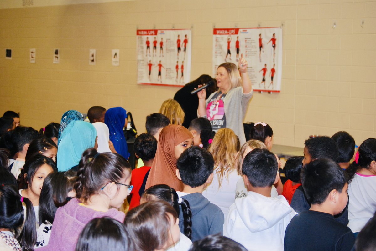 NEadvantage's tweet image. The Tigers' Heartwarming Roar: Lexington's Morton Elementary celebrates National Distinguished Principal of the Year Nikki Edeal 

"People love her and they rally around her.”

Read now! bit.ly/3xeC1pX #RootedNE