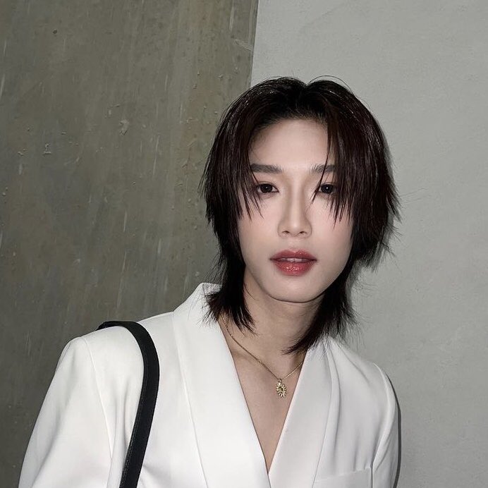 sleeplessEVOL's tweet photo. โดนตกเพราะหล่อ                    อยู่ต่อเพราะสวย https://t.co/UyUru7Spgf