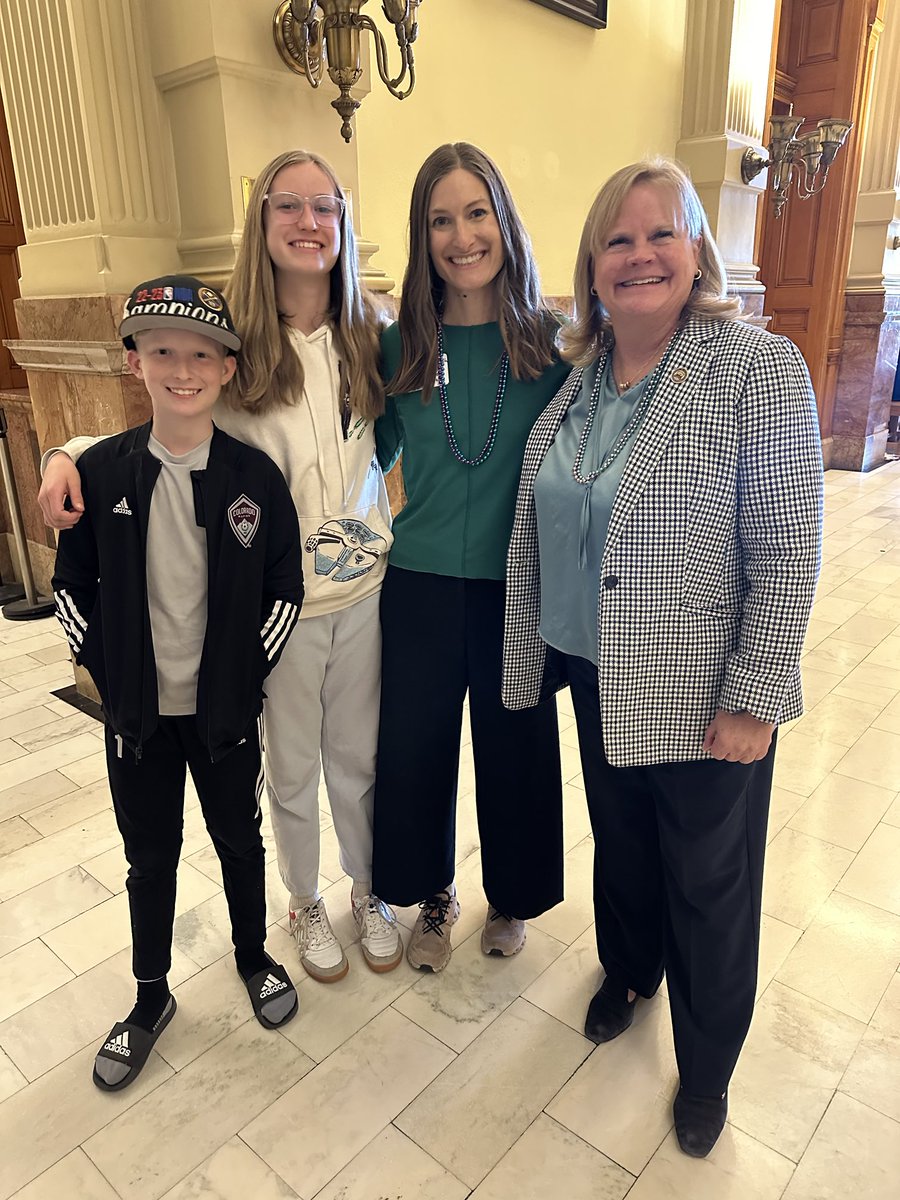 Thank you ⁦@RepMegFroe⁩ for stopping by Chronic Disease Awareness Day! #coleg #ChronicDiseaseCO #cohealth