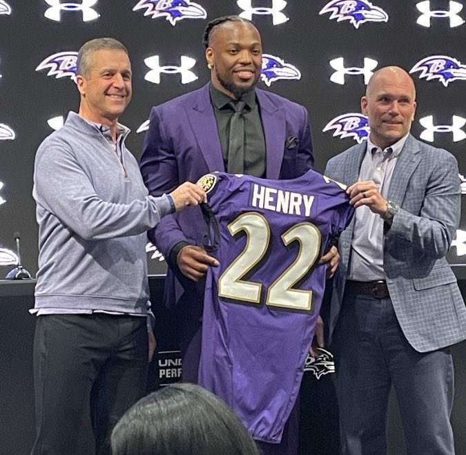 Start , Bench, PS ,Cut

-Derrick Henry #RavensFlock 
-Christian McCaffery #SanFrancisco 
-LaDainian Tomlinson #Boltup 
-Adrian Peterson #SKOL 

Likes +RT appreciated !!!