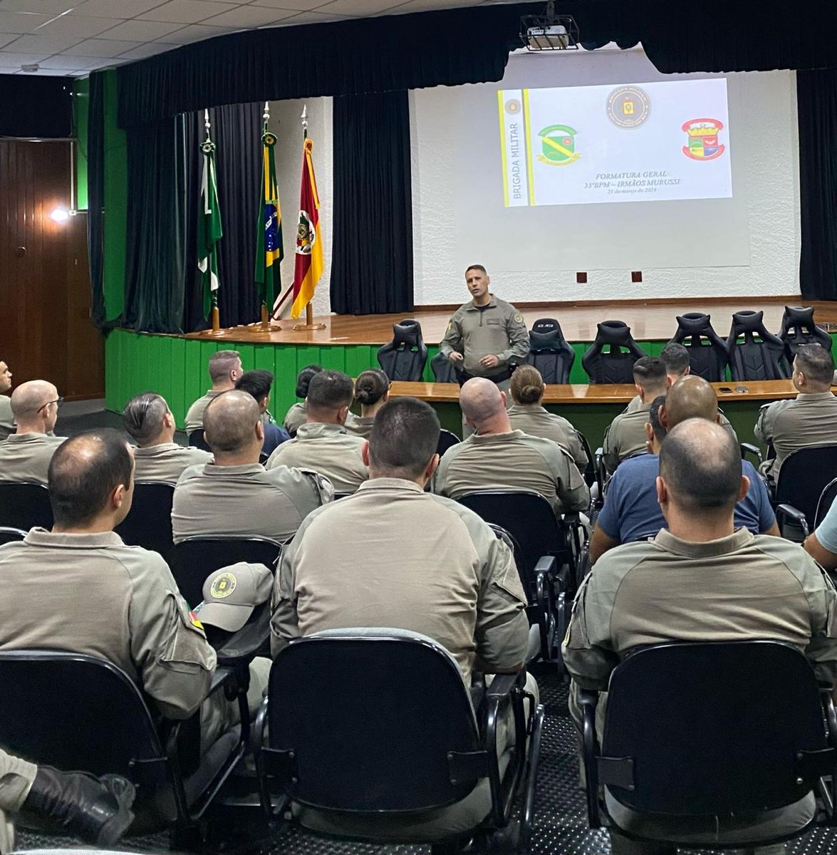 33° BPM realiza Formatura Geral
O Comandante Interino Capitão Reimann,  apresentou dados estatísticos que ajudaram a analisar e identificar oportunidades de melhoria nas estratégias de segurança, parabenizou o efetivo pelo empenho e dedicação nas suas funções.