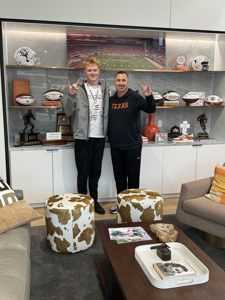 Had an awesome time in Austin the last 2 days🤘#HookEm @TexasFootball @CoachSark @milwee4 @taylor_searels @HBHSFootball @CoachDanny10 @GregBiggins @ChadSimmons_ @adamgorney @BrandonHuffman @InsideTexas @josephcook89 @HankSouth247 @GHamiltonOTF @TomLoy247 @BlakeMunroeOTF