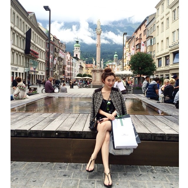 a little shopping can make a woman happy #shopping #ootdfashion #happyness