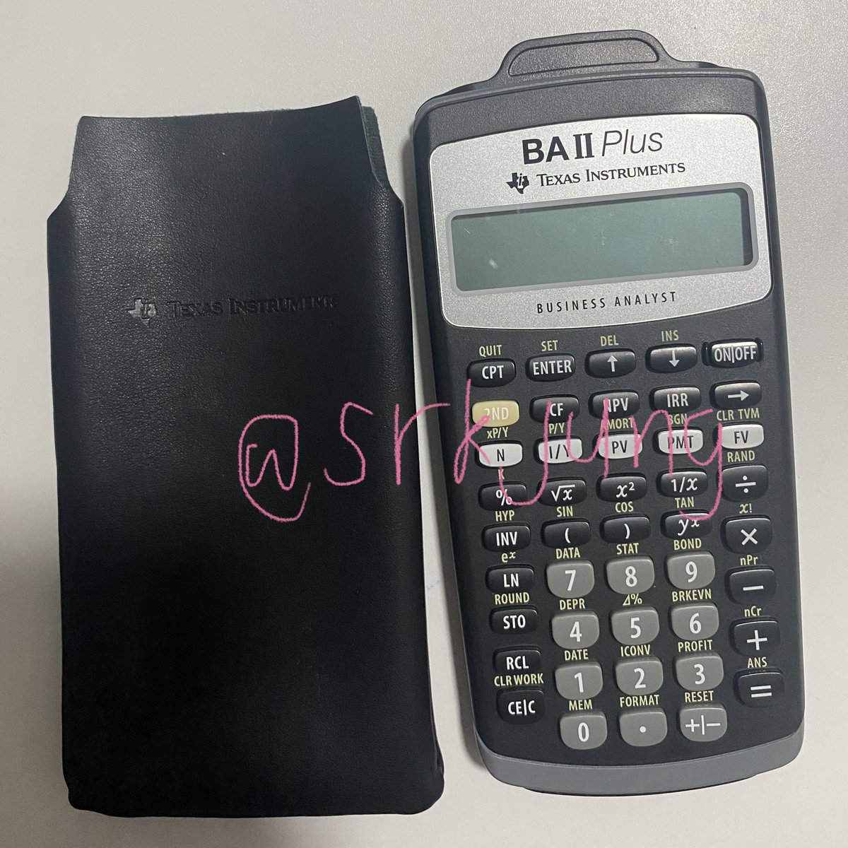srkjung's tweet photo. ส่งต่อเครื่องคิดเลขการเงิน Texas Instrument BA II Plus
ราคา 1,000 รวมส่ง/นัดรับมธ รังสิต
ขอดูรูปเพิ่มเติมได้ค่ะ
#เครื่องคิดเลขการเงิน #BAIIPlus #เครื่องคิดเลขมือสอง #เครื่องคิดเลข #บชมธ #บัญชีมธ #บริหารมธ https://t.co/wDgVxjfvT9