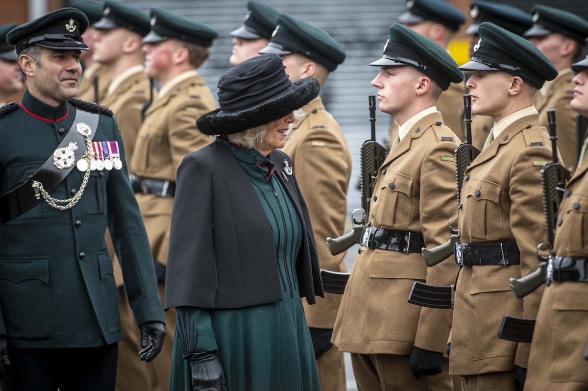 As Colonel-in-Chief of The Rifles, Her Majesty The Queen took the salute at a pass-off parade in Lisburn, which marked the end of a tough six-week cadre. The junior leadership training course was completed by riflemen from 2 Rifles 🪖 Read more ⬇️ army.mod.uk/news-and-event…