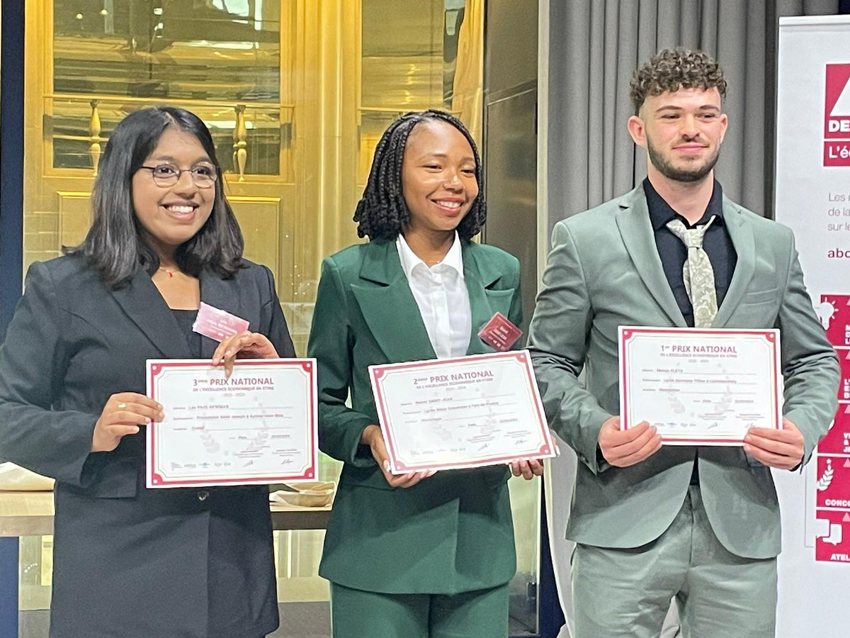 Félicitations aux 3 lauréats du Prix de l'Excellence Economique en STMG <a href="/banquedefrance/">Banque de France</a> <a href="/IEDOM_IEOM/">IEDOM-IEOM</a>  <a href="/citeco_officiel/">Citéco</a>  @Educfi_BDF  <a href="/education_gouv/">Ministère Éducation nationale</a> 
Rang 1 - Melvin FLEYS, ac-Montpellier
Rang 2 - Noémi Saint-Jean, <a href="/acmartinique/">Académie de Martinique</a> 
Rang 3 - Léa Paul Newman, ac-Créteil
