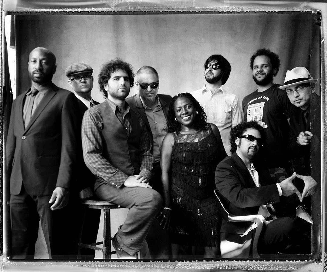 Throwing it back to @bonnaroo in 2008 featuring Sharon Jones and @The_DapKings! Such a lovely portrait. #RIPSharonJones #SharonJones #SharonJonesAndTheDapKings #Bonnaroo