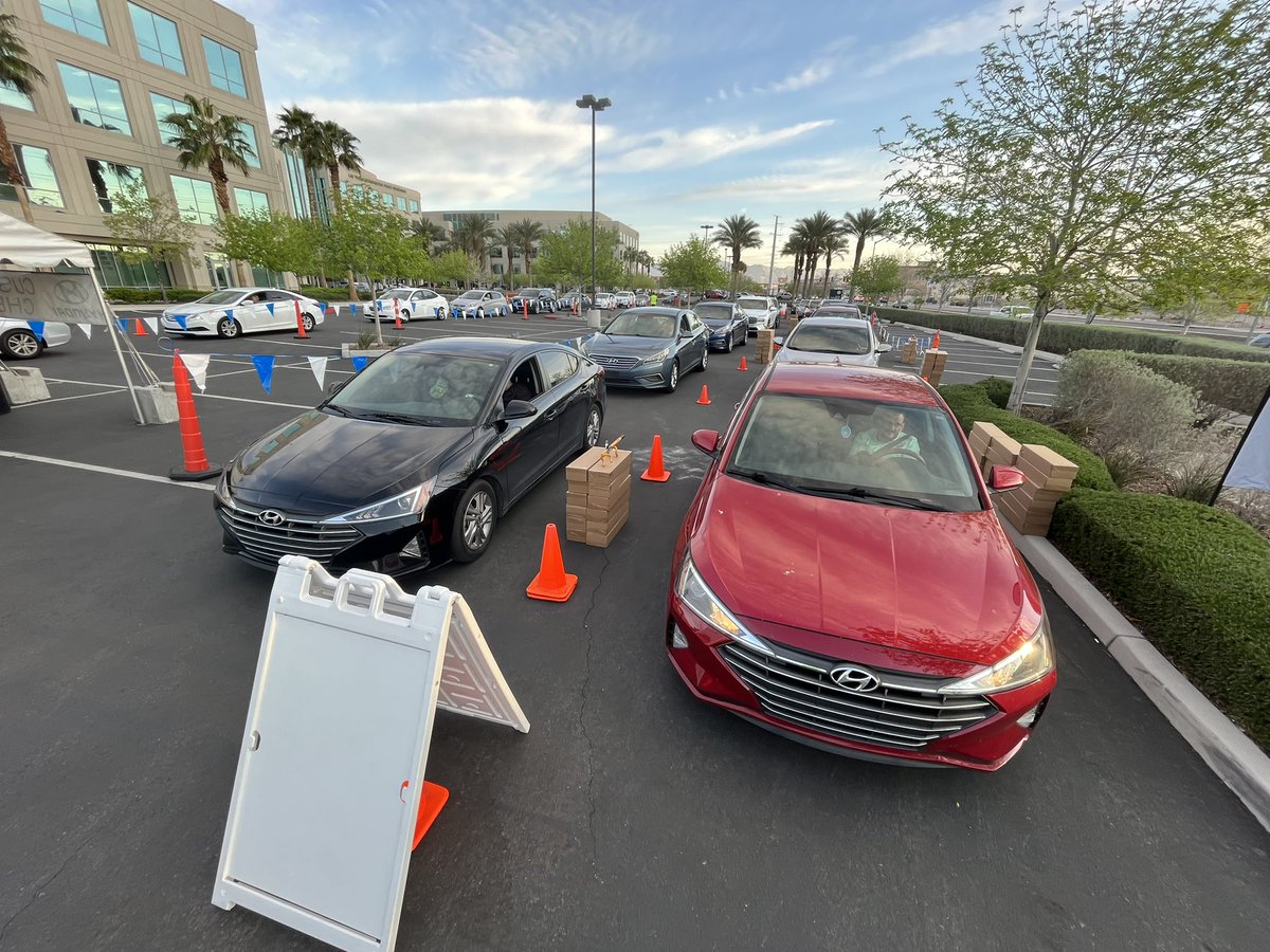 LVMPD's tweet photo. Now open! About an hour ago, we had cars lining up for the FREE Hyundai Security Upgrade event at Metro Headquarters.

Organizers said there were about 50-60 cars, 4-rows deep. The event goes all weekend, so make sure to get your Hyundai serviced. https://t.co/iCyZjg5OXs