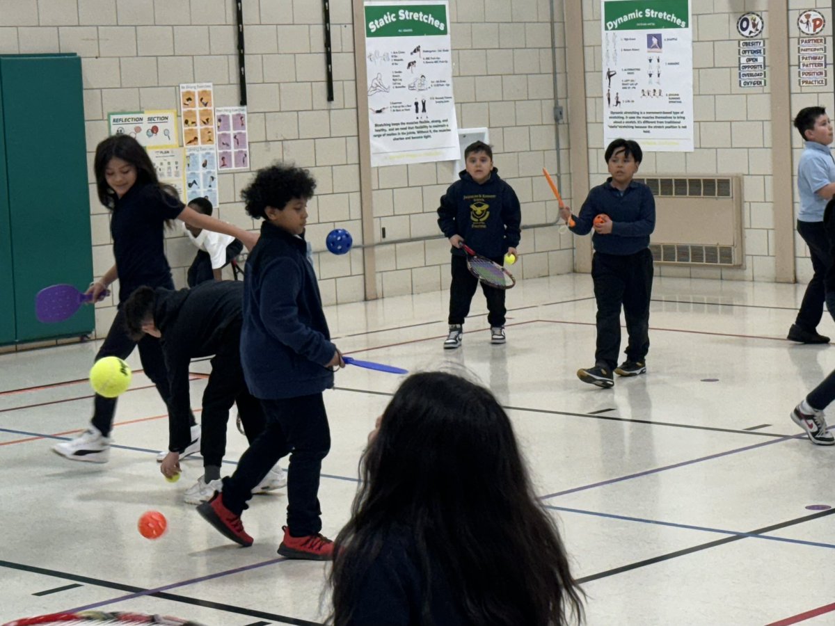 b_physical's tweet image. PE week in review.. students spent the past week using rackets/paddles.  We worked on different ways to strike a ball with a forehand, backhand, and serve.  Next week we will be working on volleying, and playing modified games of pickleball, tennis, and table tennis.  🏓  🎾