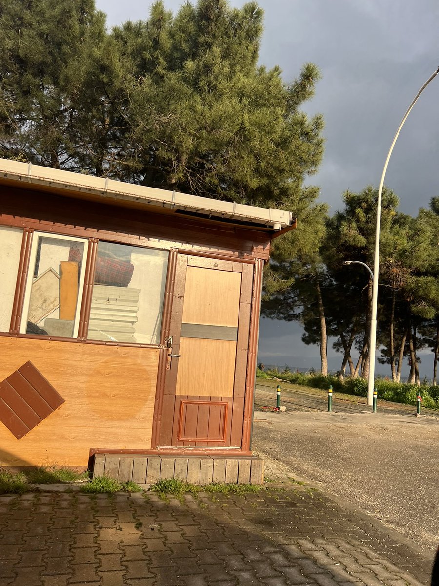 #GercekBelediyecilik <a href="/OrhangaziBld/">Orhangazi Belediyesi</a> <a href="/bekiraydin016/">Bekir Aydın 🇹🇷</a>  Güzelim göl kenarı işgal altında görüntü kirliliğini görmeniz için ne yapılması gerekiyor ? Belediye neden gözlerini yummuş ? <a href="/Alinuraktas70/">Alinur AKTAŞ</a> <a href="/bursabuyuksehir/">Bursa Büyükşehir Belediyesi</a> <a href="/RTErdogan/">Recep Tayyip Erdoğan</a> <a href="/AliYerlikaya/">Ali Yerlikaya</a> bu tür belediyeler sayesinde Akp savunamıyoruz