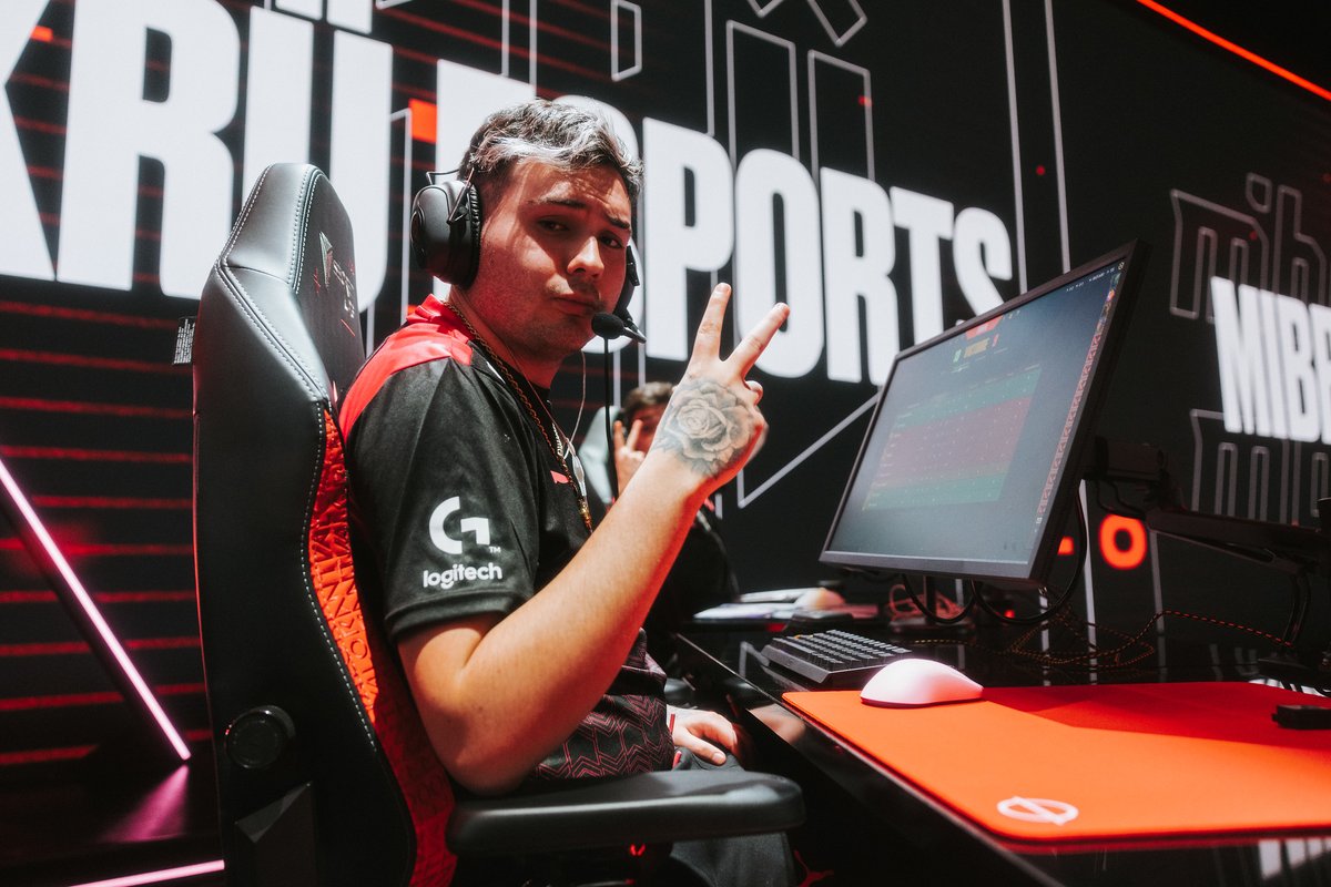 KRUesports's tweet photo. 👑🇨🇱 https://t.co/epTIEr74U4
