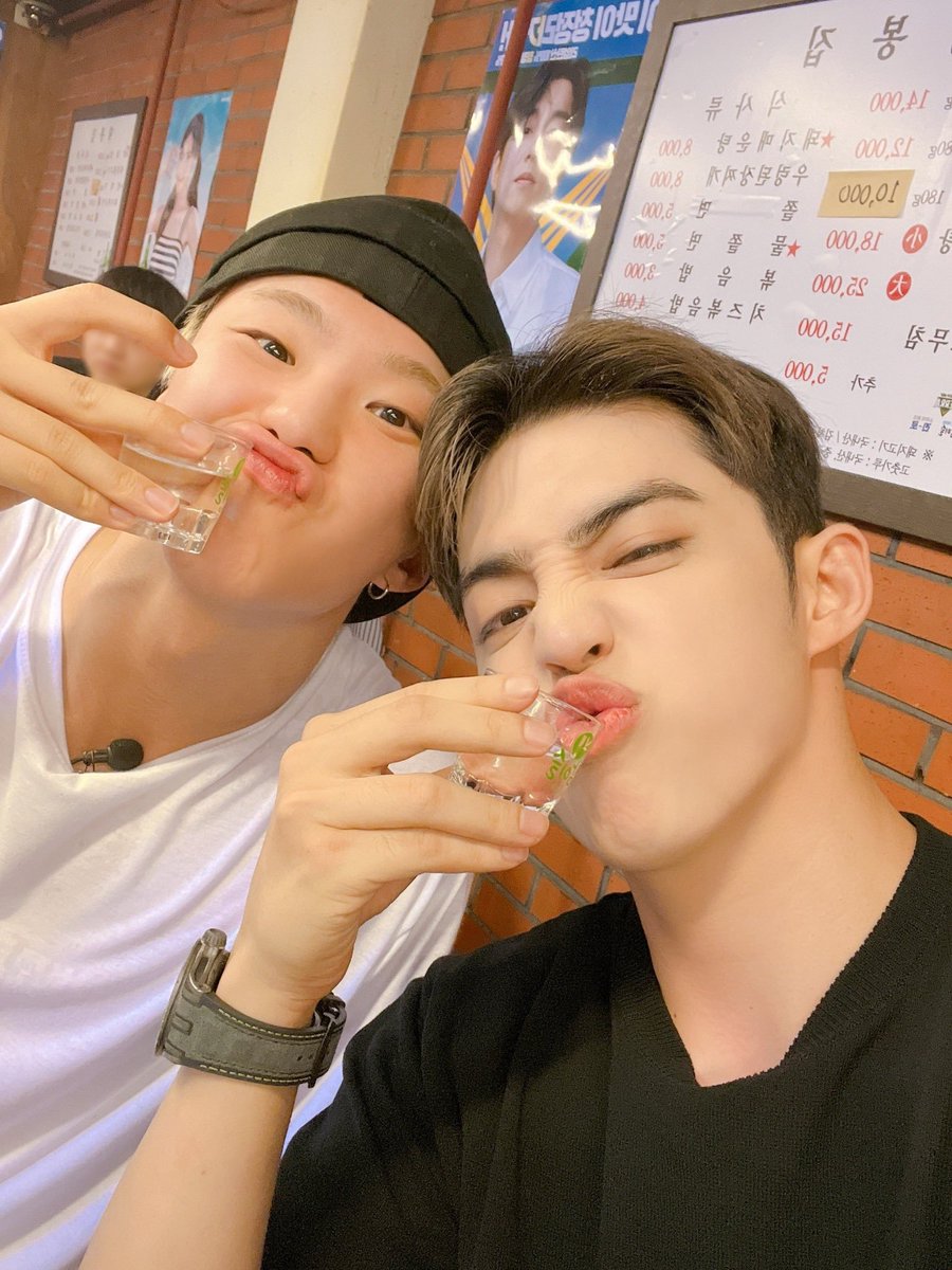 규순 커플모자 보니까 또 생각남... 누군가 만취햄찌 머리에 모자 맡겨두고 간 사건 심증은 있는데 물증이 없는
