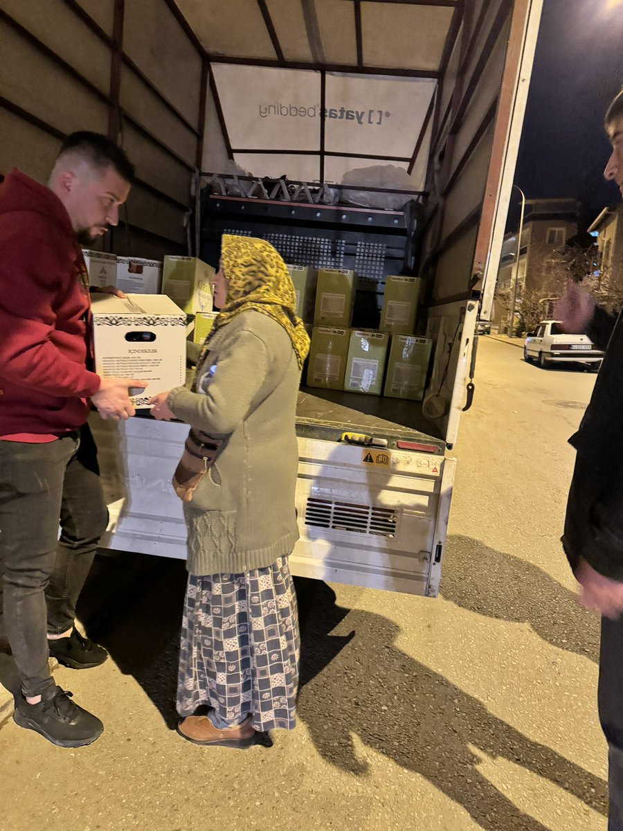 ultrAslanusAk's tweet photo. Ramazan ayı demek bereketini paylaşmak demektir !
Her sene olduğu gibi bu senede elimizden geldiği kadar 1 nebzede olsa mutluluk ve bereket dağıtmaya çalıştık,
Emeği geçen herkesten Allah razı olsun…
#BirYardımBinMutluluk #uAYurtiçi 
@uAYurtici https://t.co/r0J4nMIB2X