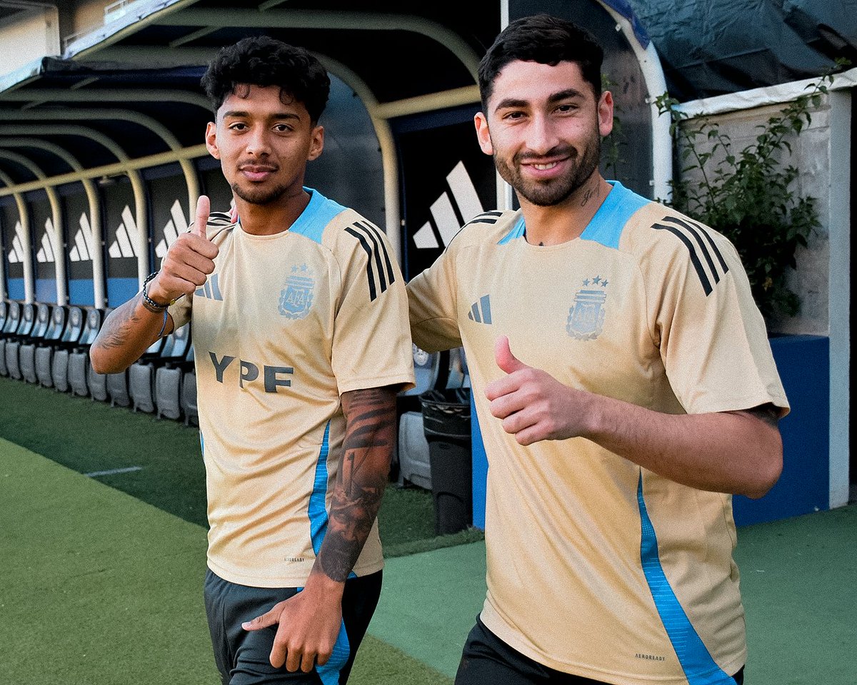 BocaJrsOficial's tweet photo. Jóvenes talentosos. 

📸 @Argentina https://t.co/9MRYcQH3V8