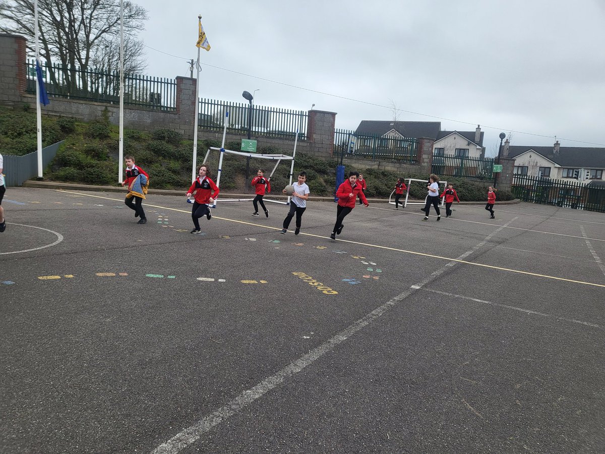 GBanndan's tweet photo. Ghlac an scoil ar fad pรกirte sa #runaroundeurope mar chuid den @active_school_flag ๐โโ๏ธ๐โโ๏ธ https://t.co/ReFo33C0OU