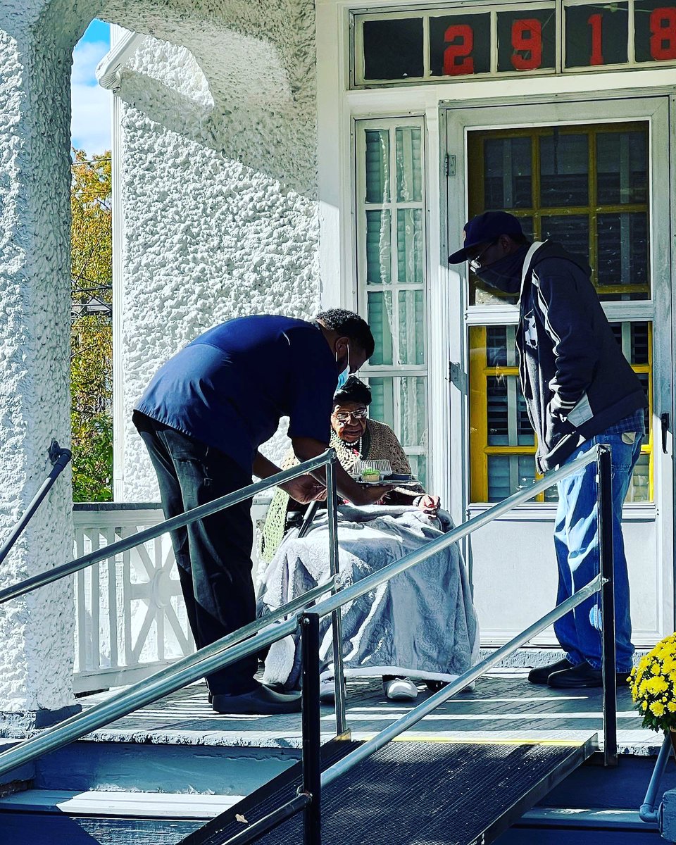 tjordanmiles3's tweet photo. The number of seniors facing waitlists for lifesaving #MealsOnWheels services will only grow without increased federal funding. Urge Congress to #SaveLunch for our seniors this March. Act now: https://t.co/gNsQFI00Kn
@SenSchumer @LeaderMcConnell @SpeakerJohnson @RepJeffries https://t.co/day5fwBgdB
