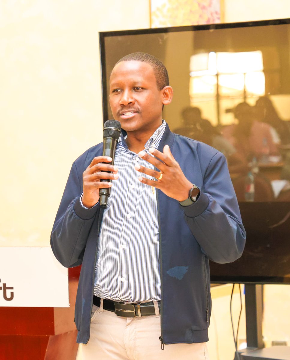 GDUDelivery's tweet photo. The @GDSDelivery team was led by Acting GDS Head, Lee Kyonze @letuky, OGW who guided participants in an exercise to streamline the unit’s operations to help improve the monitoring and evaluation of government projects, programmes and policies. 2/3 https://t.co/oZmW9H8MuX