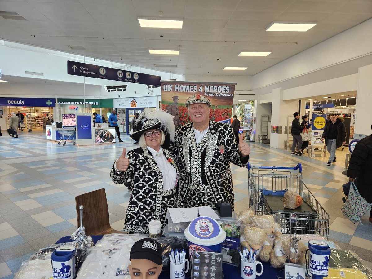 Pearly King (Jim) and Pearly Queen (Michelle) joined us this week in Surrey Quays, thank you for the amazing work you do raising money for UK Homes 4 Heroes.